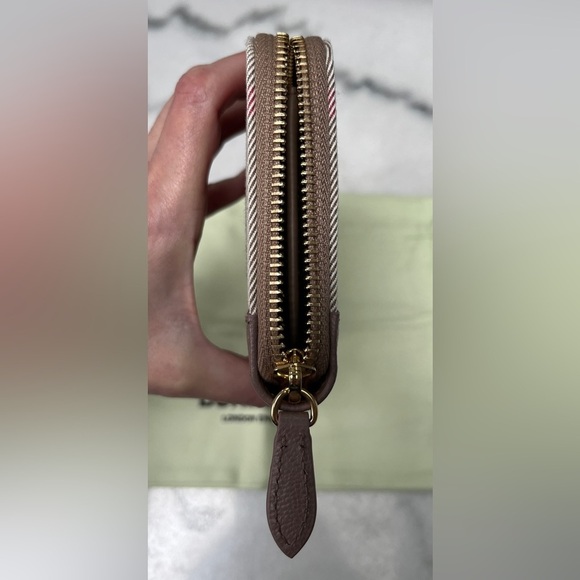 BURBERRY Wallet Large Zip Around Nova Check Dust Bag Authentic RETAILS $630 - Picture 6 of 7